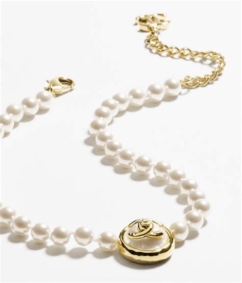 Metal, glass pearls & resin, gold & pearly white 